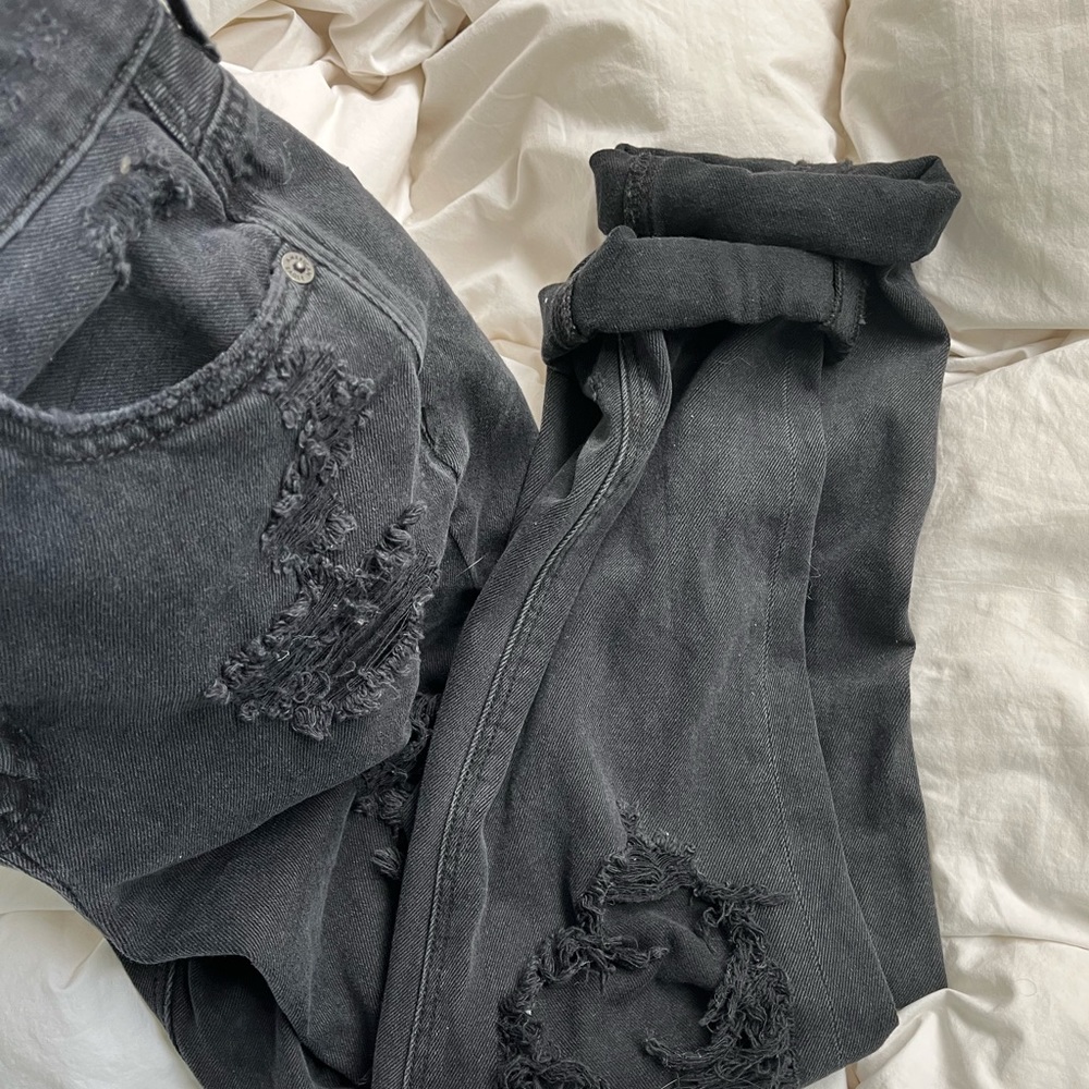 American Eagle Distressed Mom Jeans - Picture 3 of 5
